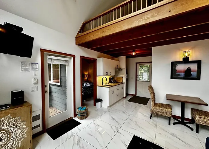 Private Oceanfront Cabin And Hot Tub! - Gww
