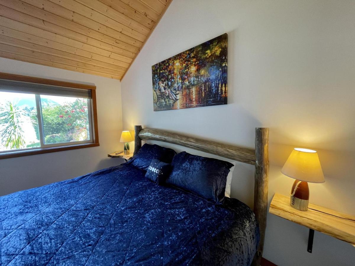 Holiday home Private Oceanfront And Hot Tub! - Gww