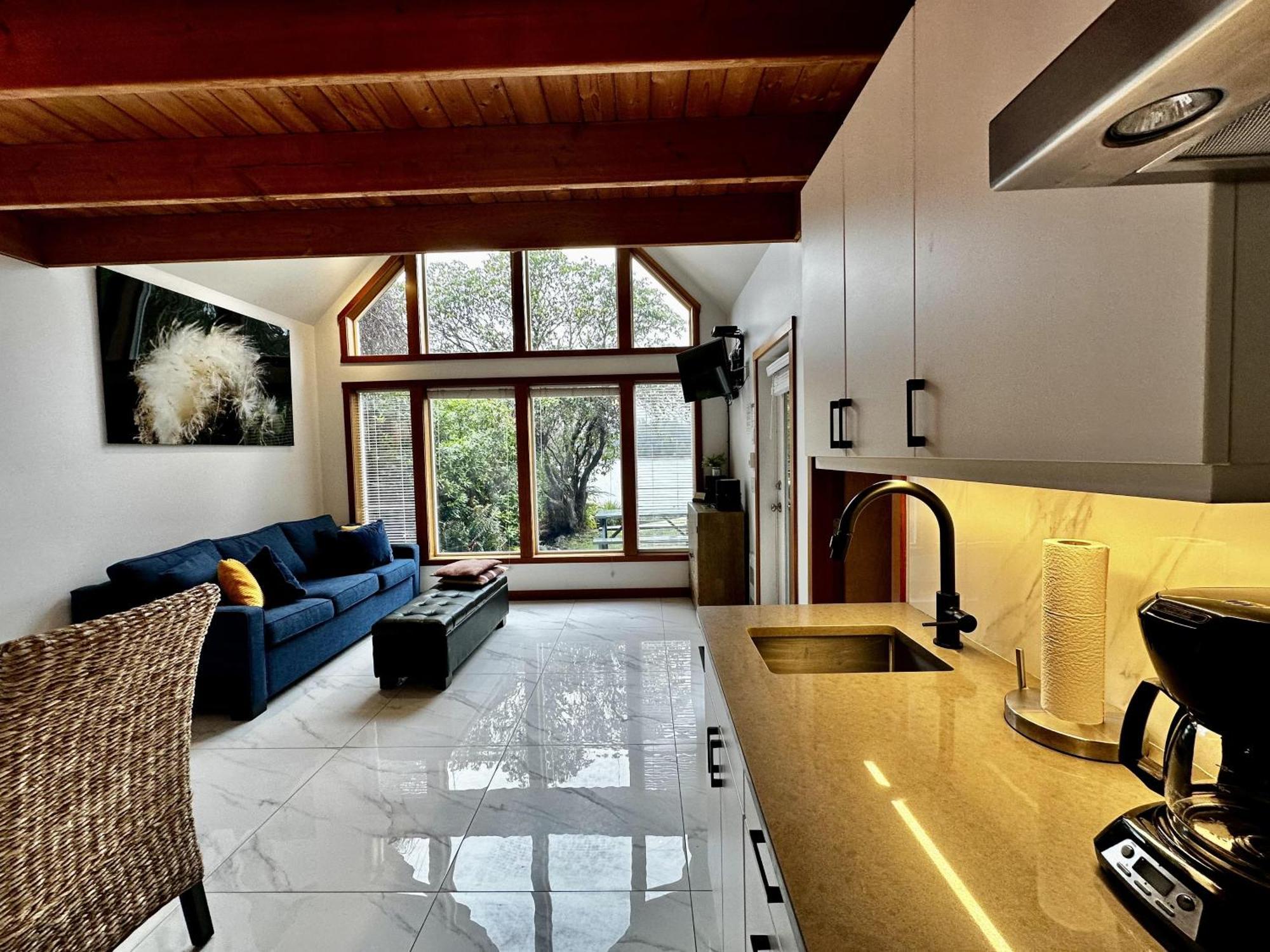 Private Oceanfront And Hot Tub! - Gww